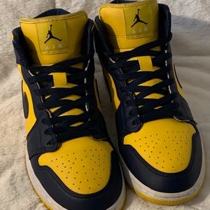 Retro Jordan 1 Michigan